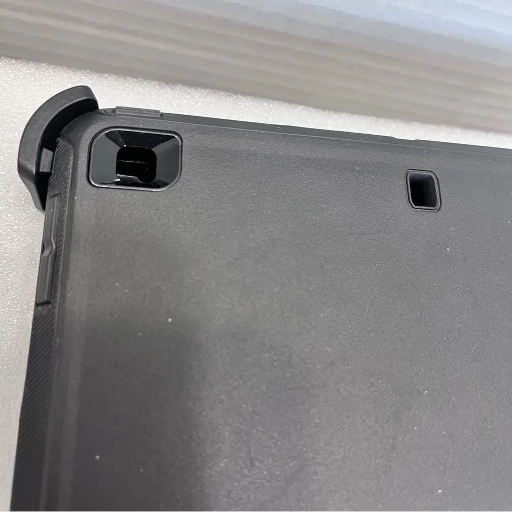 Otter Box Defender 10” Black case for IPad 7-9